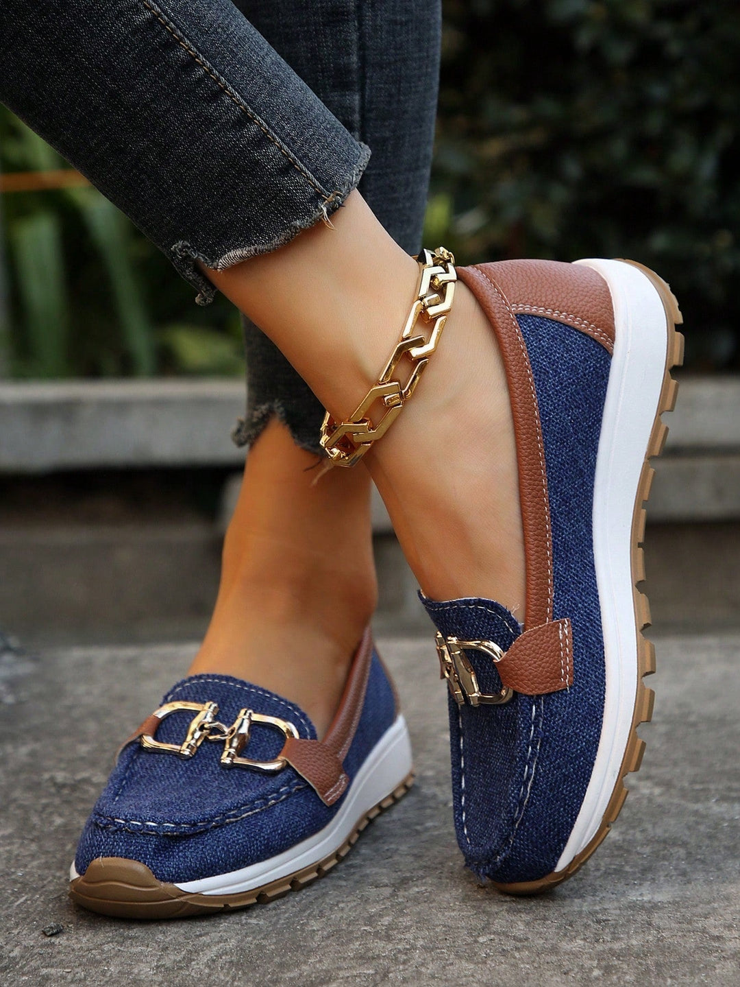 Ellie | Mocasines Planos con Detalle Metálico - Caqui