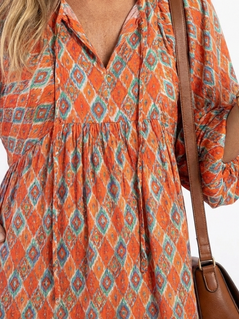 Vestido midi de capa con escote en V y estampado geométrico Amara - Juliaver Madrid (vista 3)
